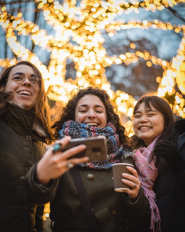 technology bringing people together selfies