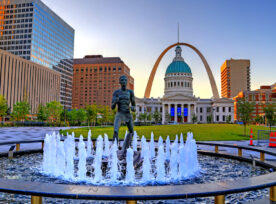 Kiener Plaza And The Gateway Arch In St. Louis, Missouri