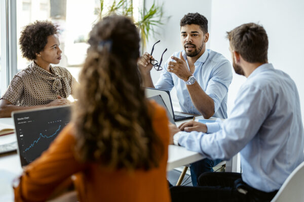 Team-discussing-analytics