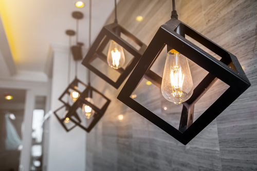 Modern,pendant,light,with,vintage,light,bulb